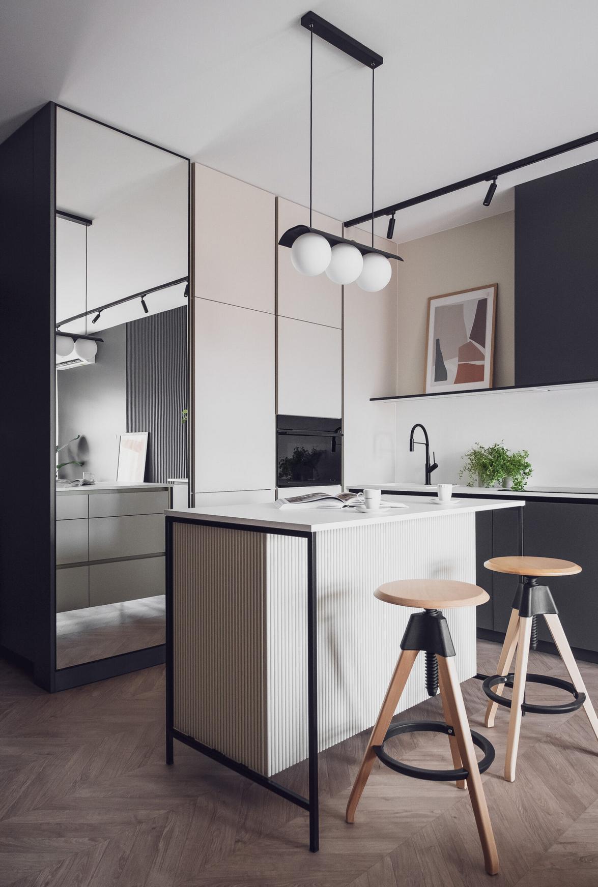 Milyen egy kis lakás enteriőr, ami egyszerre univerzális és egyedi?