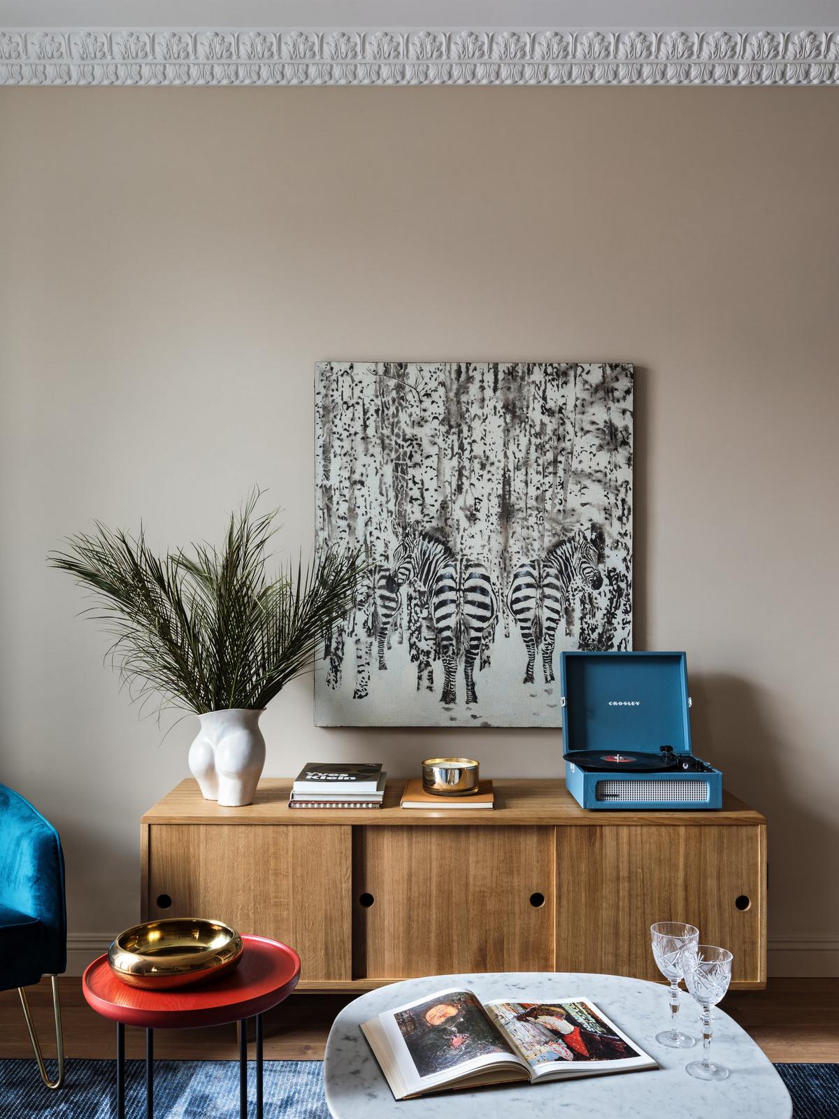 Nosztalgia modern keretben: gyönyörűen felújított családi otthon retro hangulattal