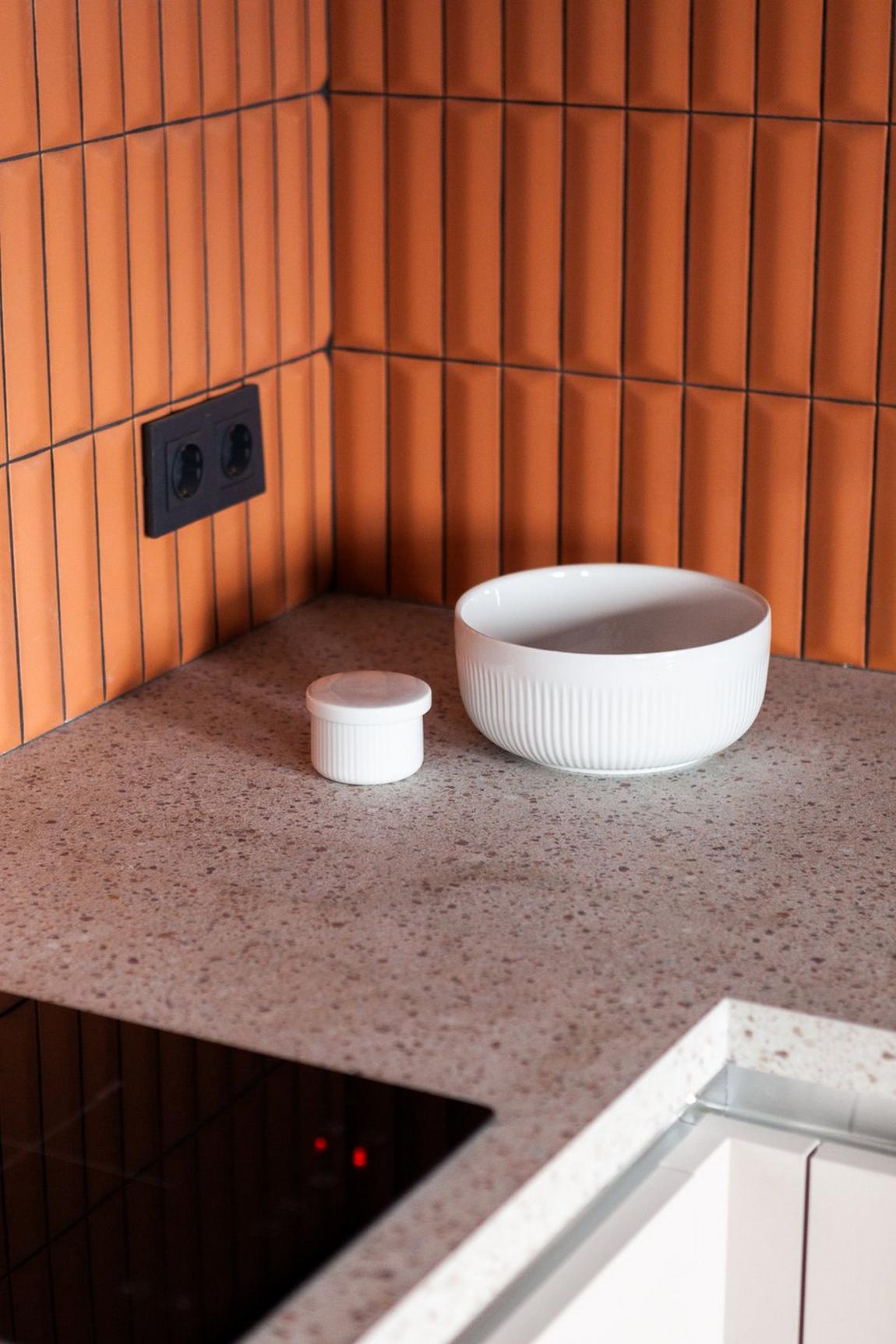 Hogyan ellensúlyozhatod a pici teret élénk, meleg színekkel kis garzonlakásban