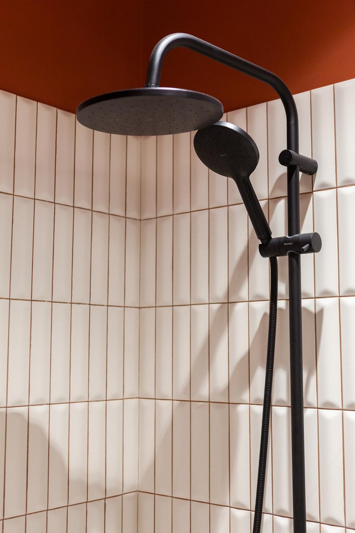 Hogyan ellensúlyozhatod a pici teret élénk, meleg színekkel kis garzonlakásban