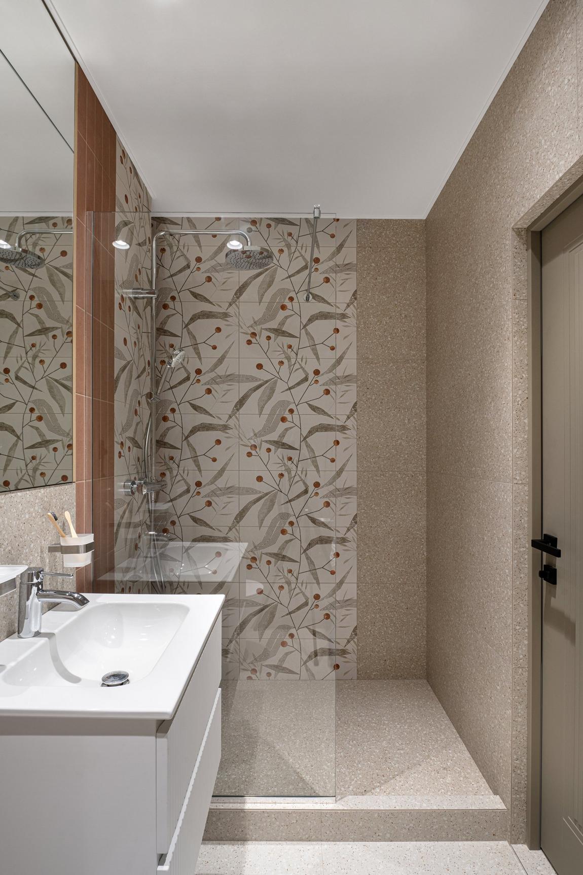 Szörnyű fürdőszoba teljes megújulása: funkcionális és szép megoldások kis helyen Szörnyű fürdőszoba teljes megújulása: funkcionális és szép megoldások kis helyen