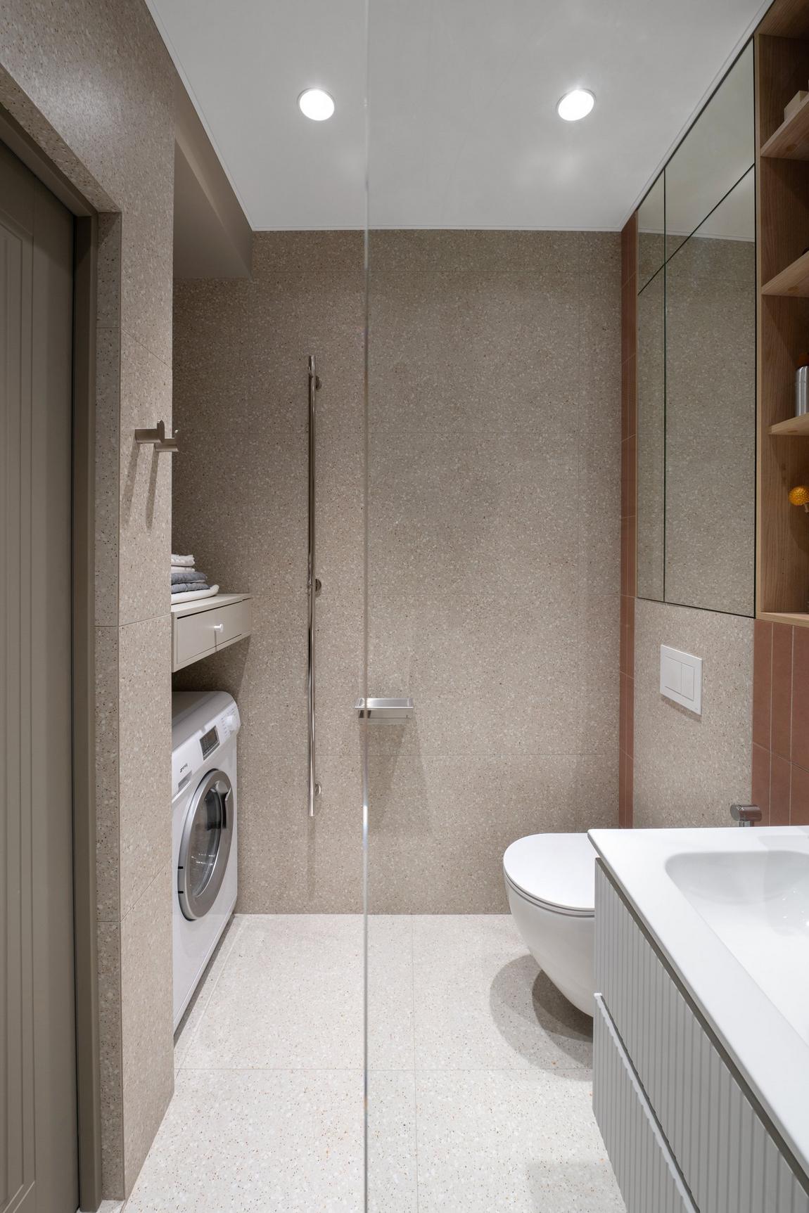 Szörnyű fürdőszoba teljes megújulása: funkcionális és szép megoldások kis helyen Szörnyű fürdőszoba teljes megújulása: funkcionális és szép megoldások kis helyen