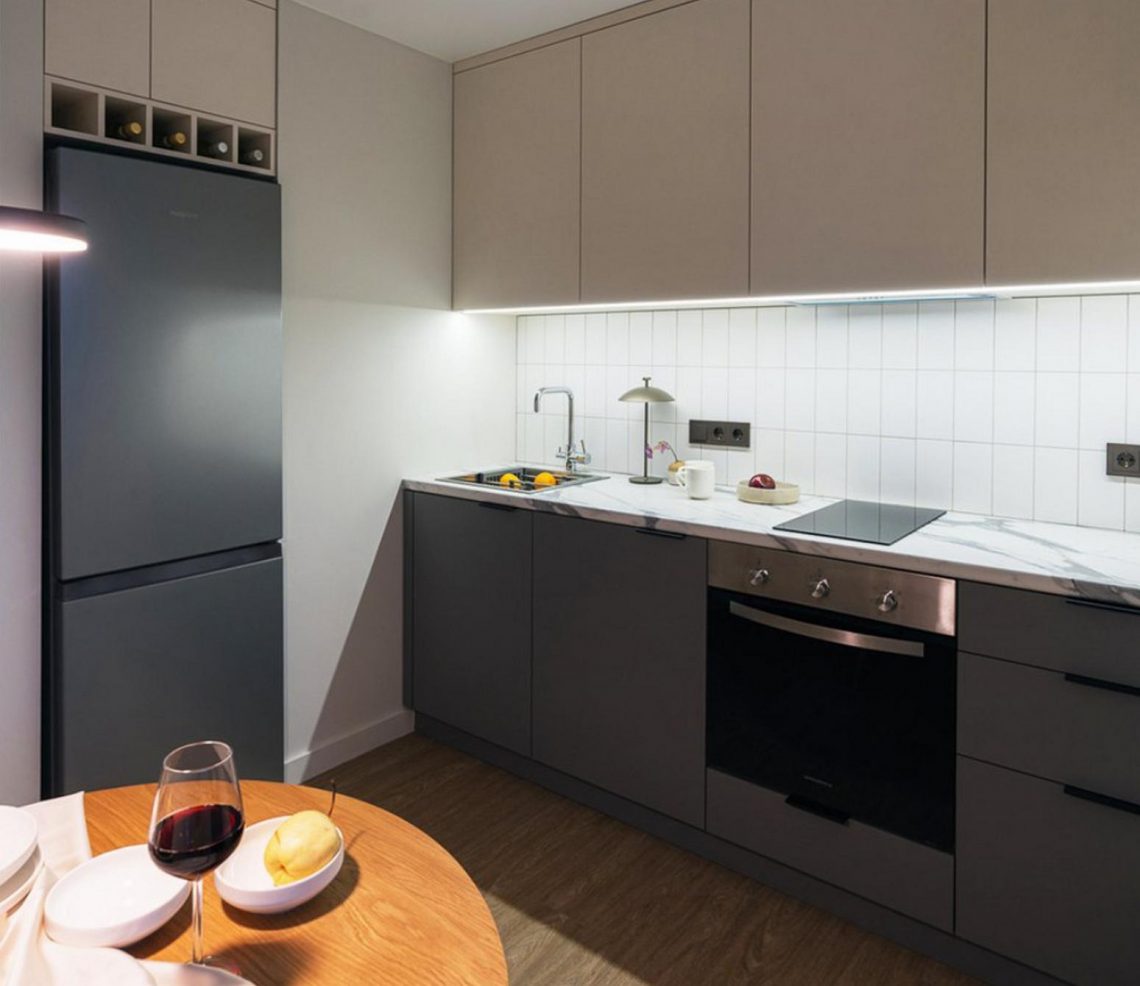 Teljes korszerűsítés kis lakásban: tárolás, világítás, dekoráció