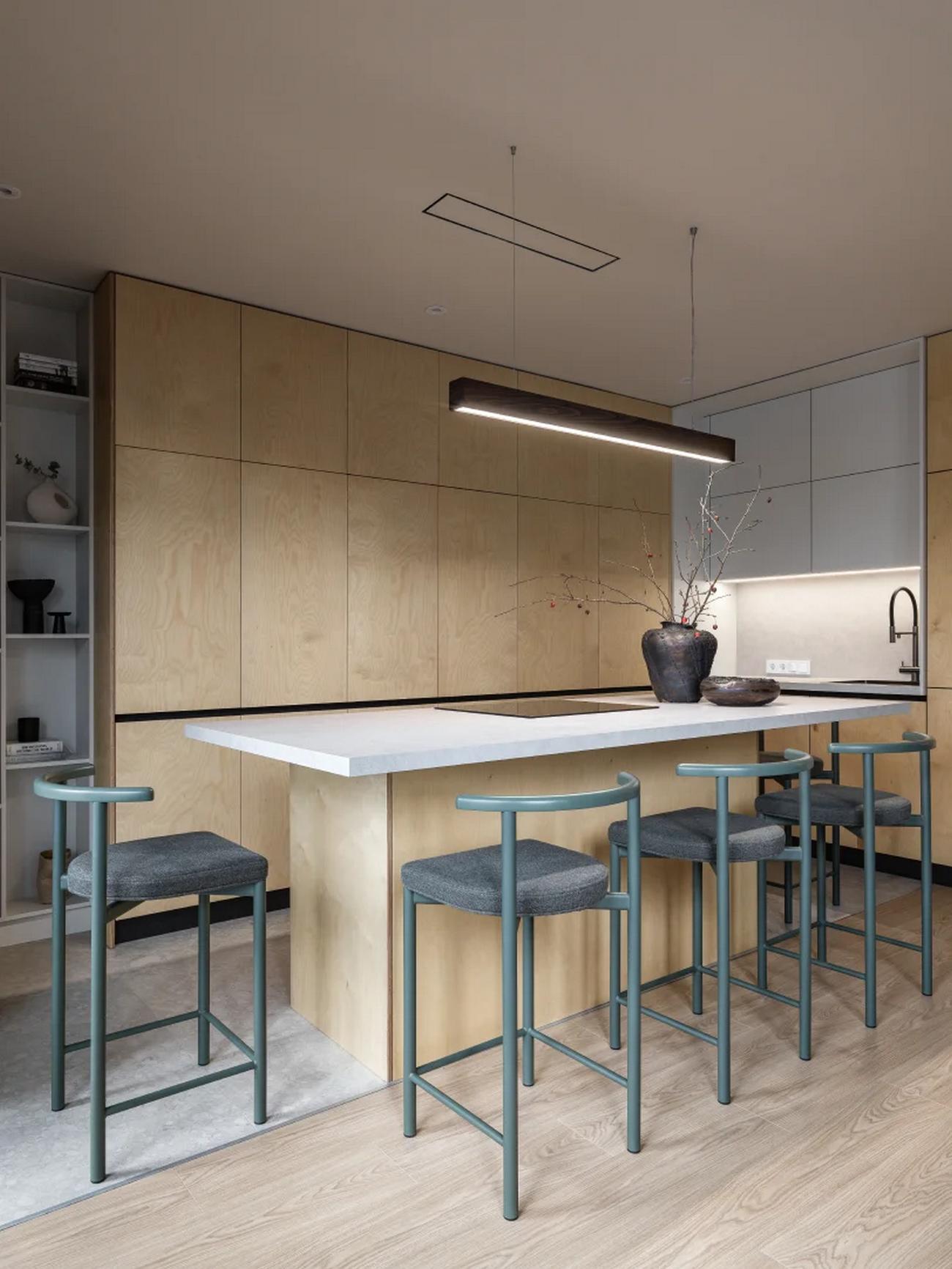 Belsőépítész házaspár otthona: nagy konyhasziget, színek, fa, kevés nyers beton Belsőépítész házaspár otthona: nagy konyhasziget, színek, fa, kevés nyers beton