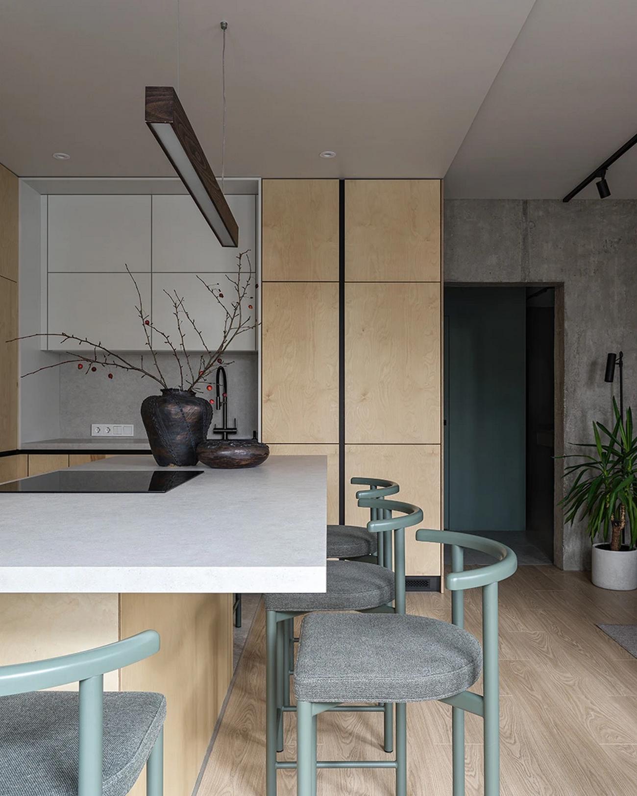 Belsőépítész házaspár otthona: nagy konyhasziget, színek, fa, kevés nyers beton Belsőépítész házaspár otthona: nagy konyhasziget, színek, fa, kevés nyers beton