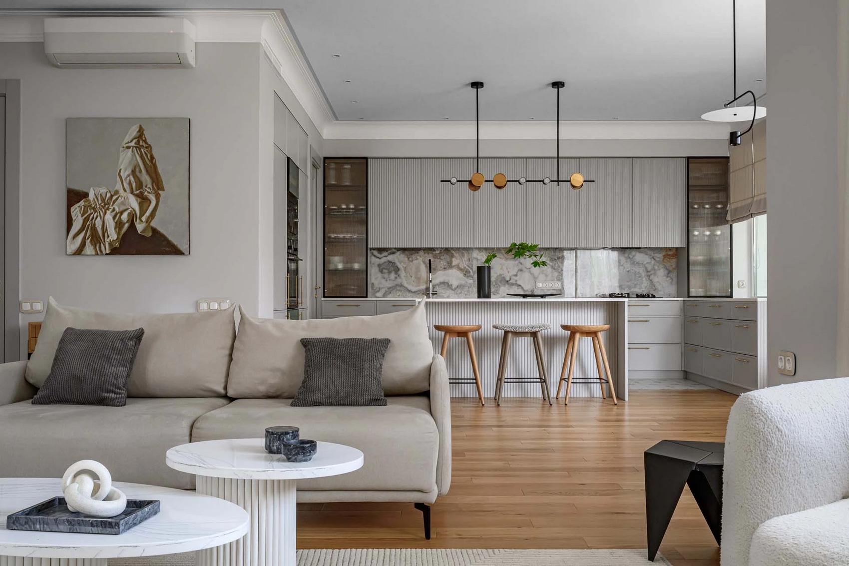 Belsőépítész otthona: elegáns, stílusos berendezés, tágasság és fény Belsőépítész otthona: elegáns, stílusos berendezés, tágasság és fény