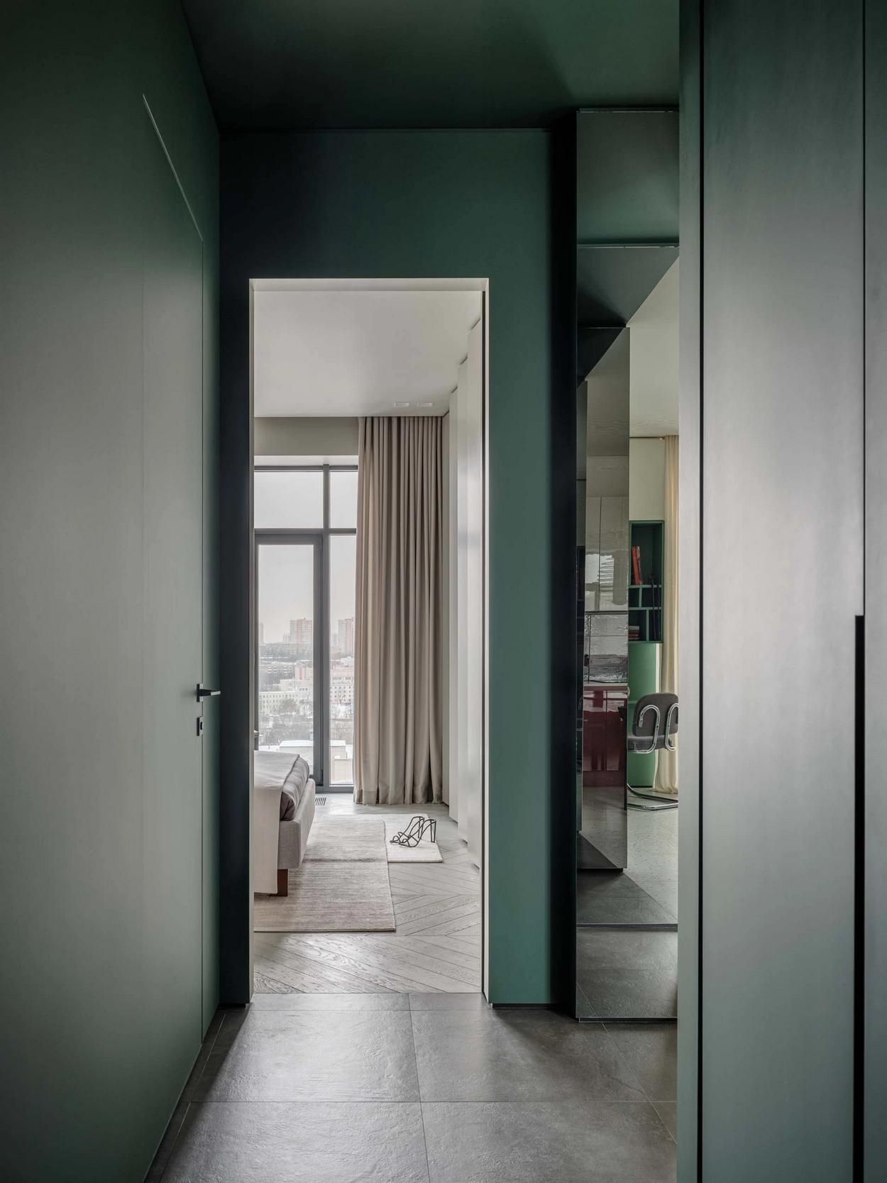 Édesanyjának rendezte be a férfi a 47m2-es lakást - modern és színes otthon