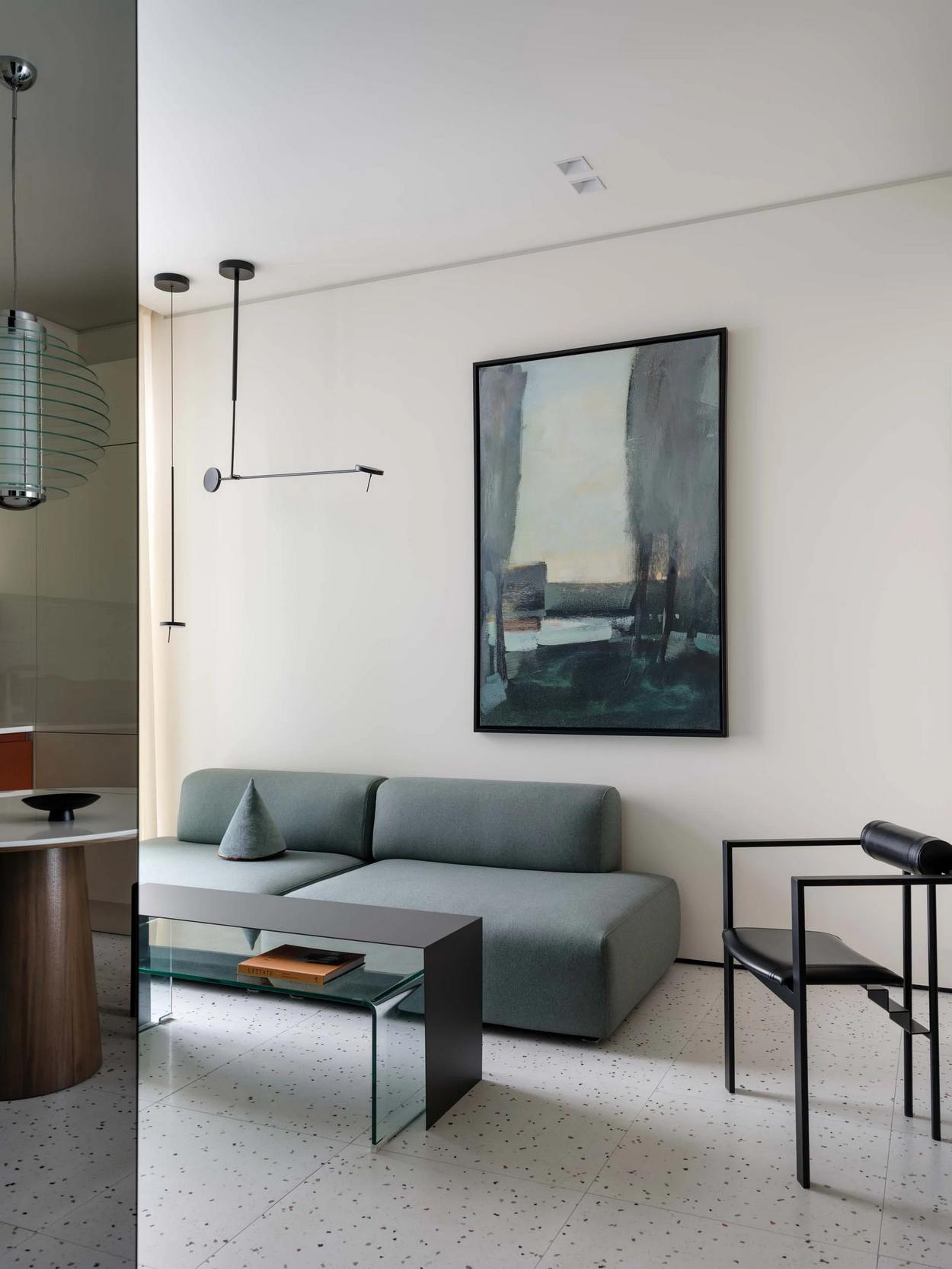 Édesanyjának rendezte be a férfi a 47m2-es lakást - modern és színes otthon