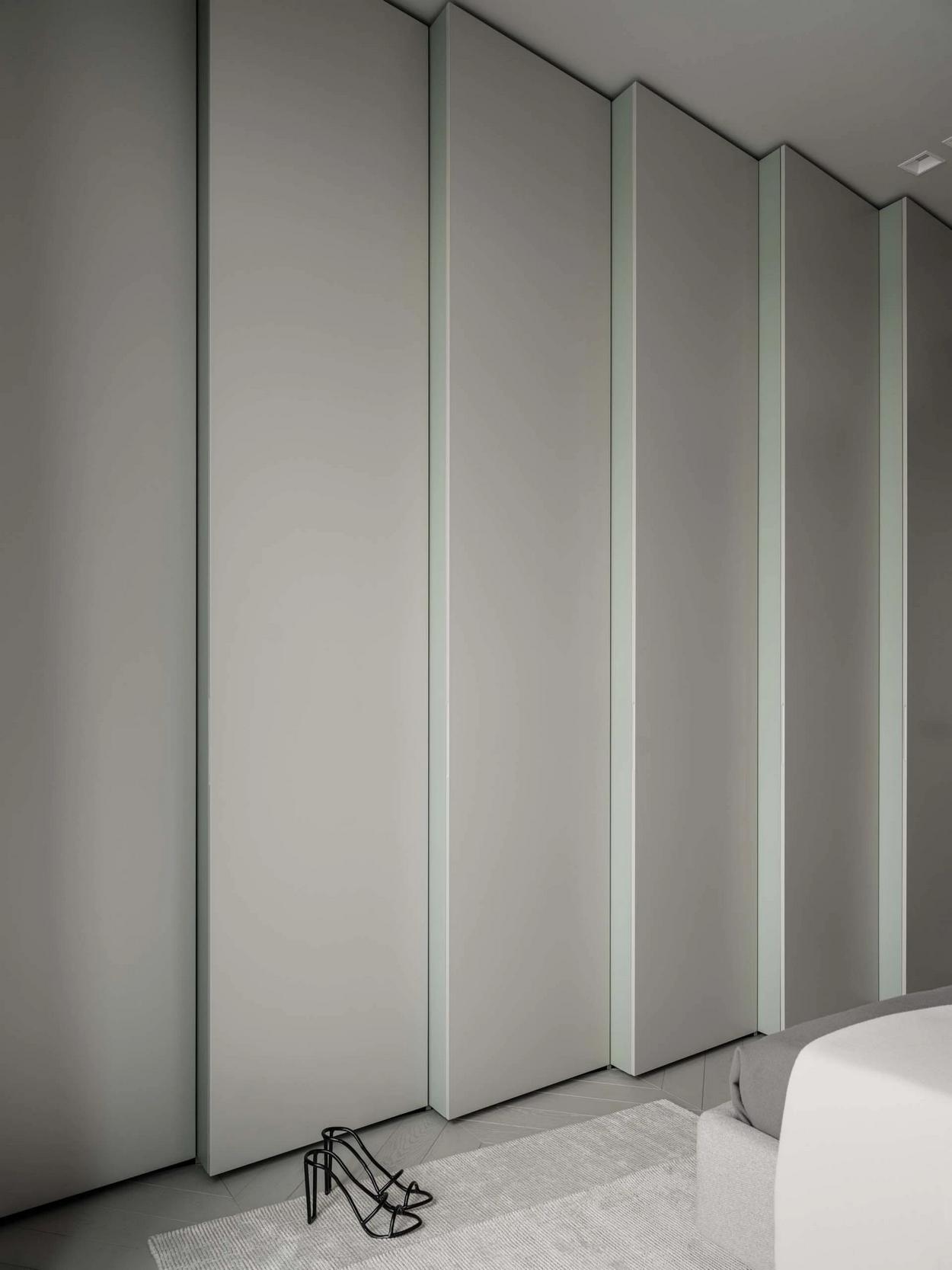 Édesanyjának rendezte be a férfi a 47m2-es lakást - modern és színes otthon