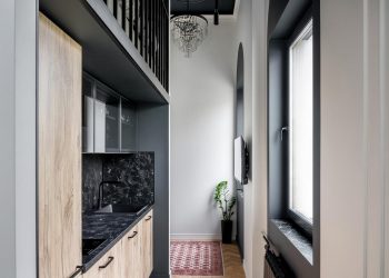 Érdekes elosztás, antracitszürke mennyezet, franciás hangulat - mindez 29m2-en!