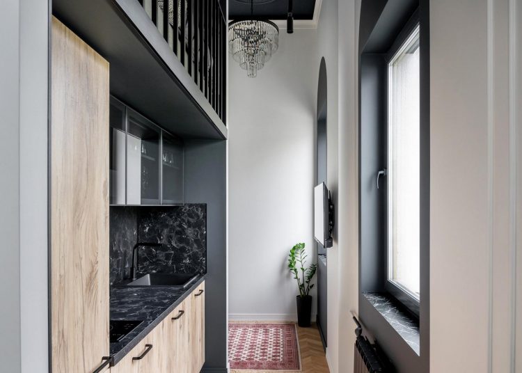 Érdekes elosztás, antracitszürke mennyezet, franciás hangulat - mindez 29m2-en!