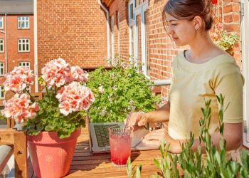 Erkély és terasz dekoráció: trendek, ötletek a 2025-ös tavaszi, nyári szezonra