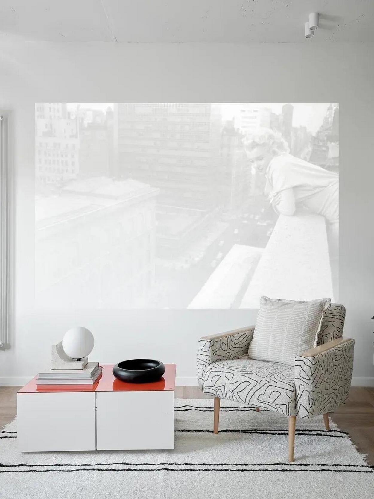 Fehér dekoráció lett a legpraktikusabb döntés egy pici lakásban