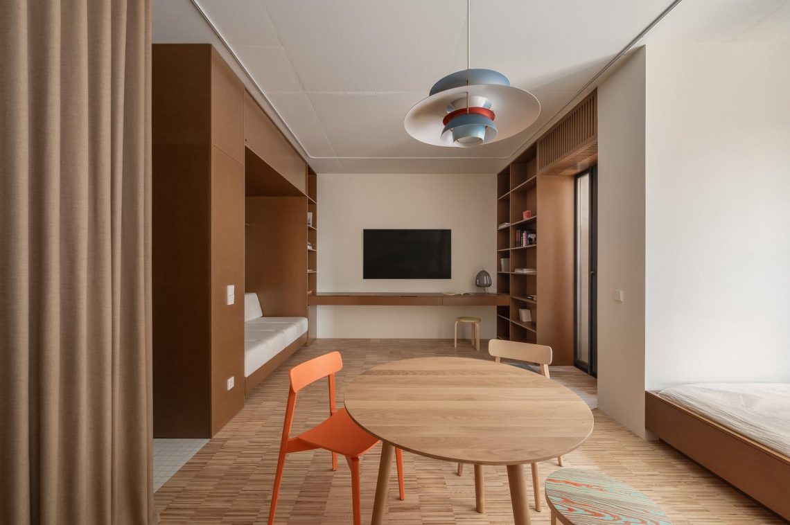 Fiatal férfi 45m2-es lakása szokatlan, többfunkciós térrel