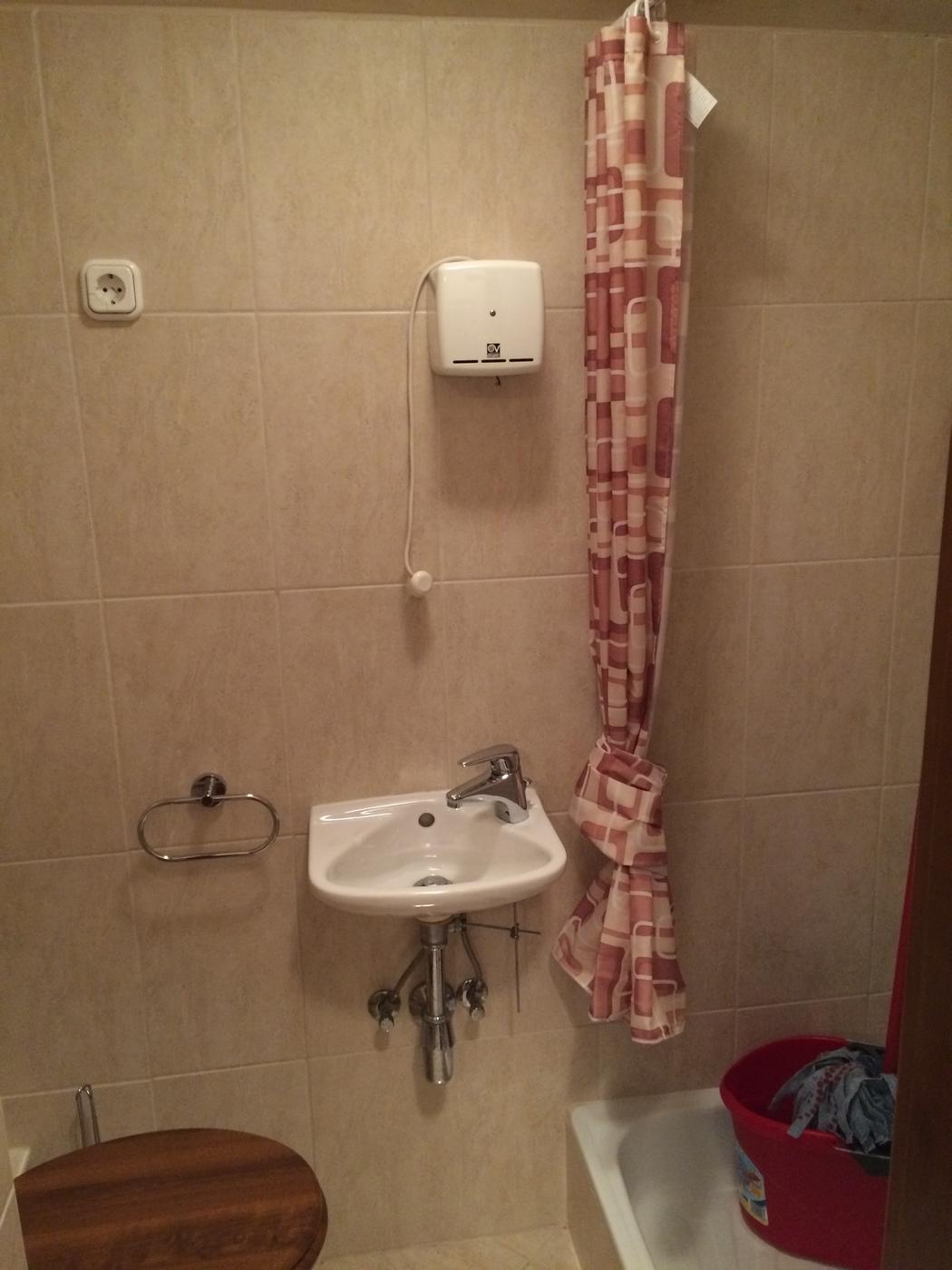 Fürdőszoba felújítás példa Koppány Kata lakberendezőtől: tér és stílus teljes átalakítása Fürdőszoba felújítás példa Koppány Kata lakberendezőtől: tér és stílus teljes átalakítása