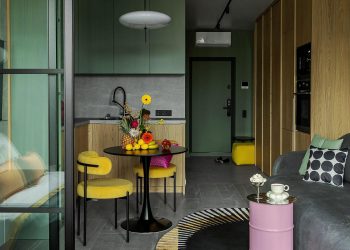 Merész színek és minták feledtetik a kis alapterületet a 32m2-es lakásban