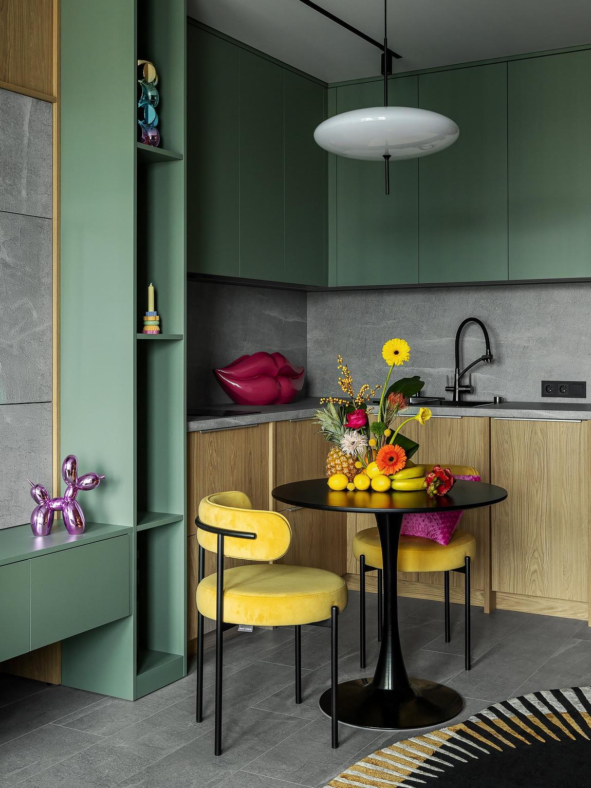 Merész színek és minták feledtetik a kis alapterületet a 32m2-es lakásban Merész színek és minták feledtetik a kis alapterületet a 32m2-es lakásban