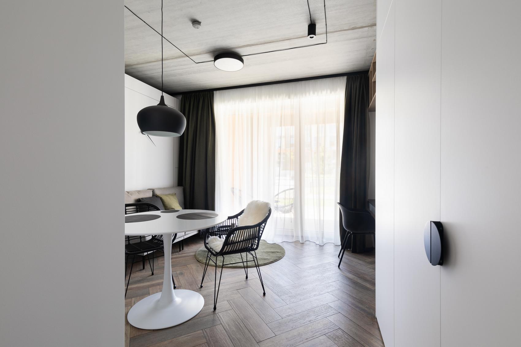 Kifejezetten modern és praktikus berendezés feledteti a kis méretet a fiatalos, 25m2-es lakásban Kifejezetten modern és praktikus berendezés feledteti a kis méretet a fiatalos, 25m2-es lakásban