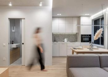 Modern garzonlakás okos térszervezéssel, fiataloknak