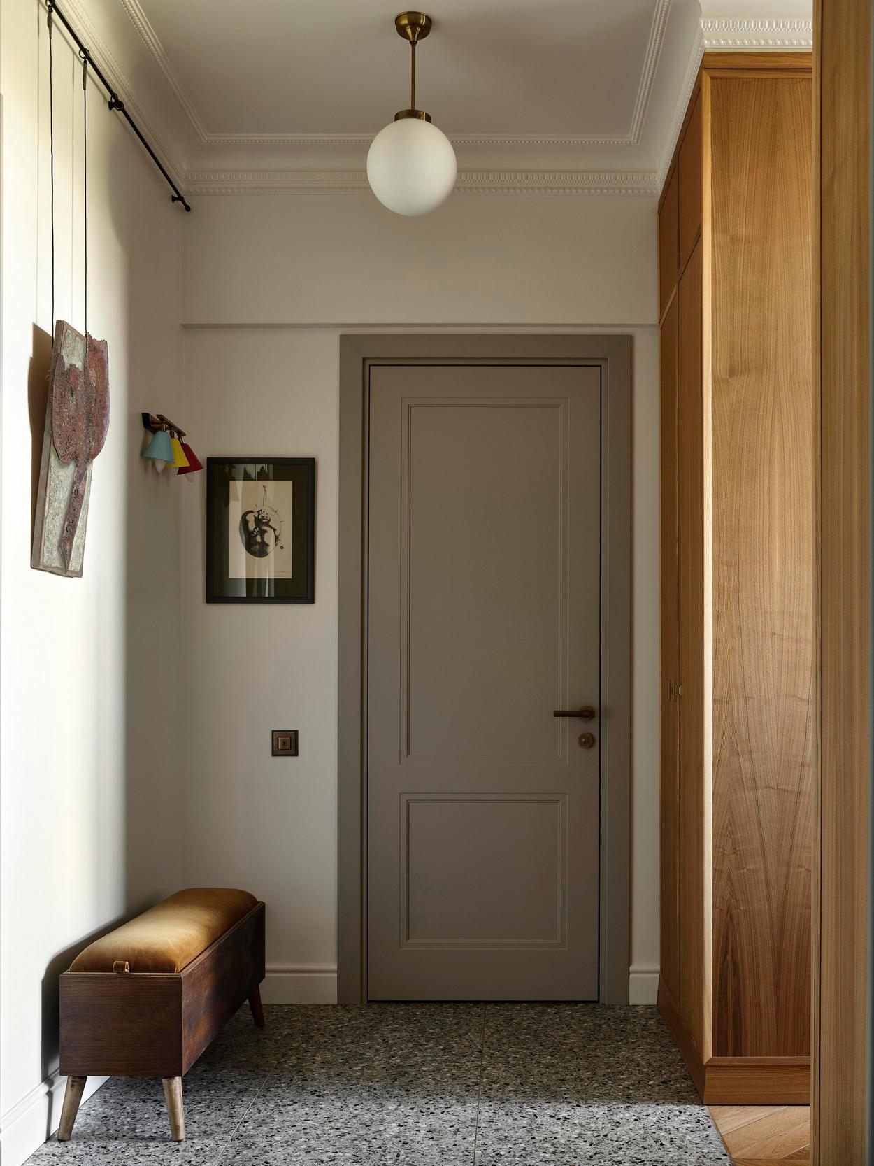 Műtárgy és vintázs gyűjteményt kellett szépen elhelyezni házaspár 60m2-es otthonában