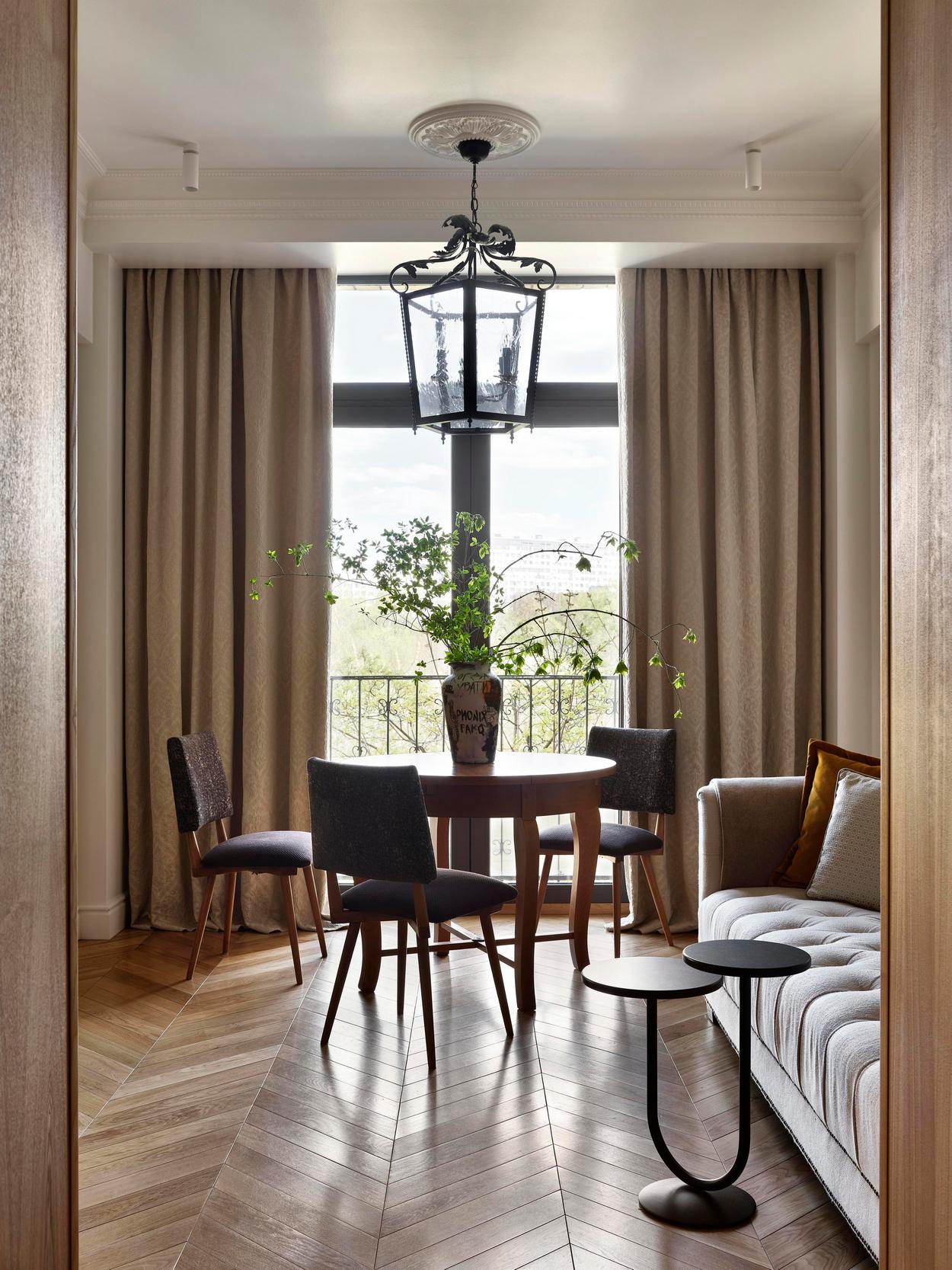 Műtárgy és vintázs gyűjteményt kellett szépen elhelyezni házaspár 60m2-es otthonában