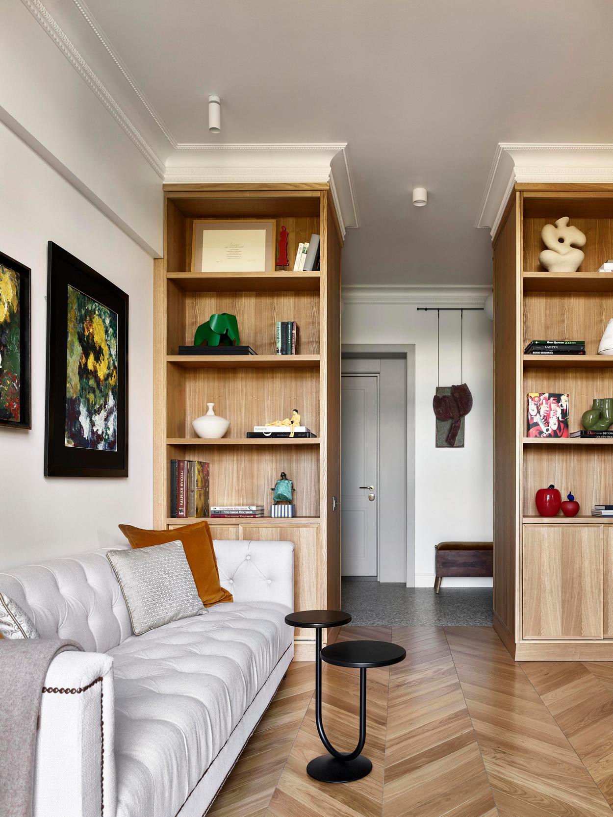 Műtárgy és vintázs gyűjteményt kellett szépen elhelyezni házaspár 60m2-es otthonában