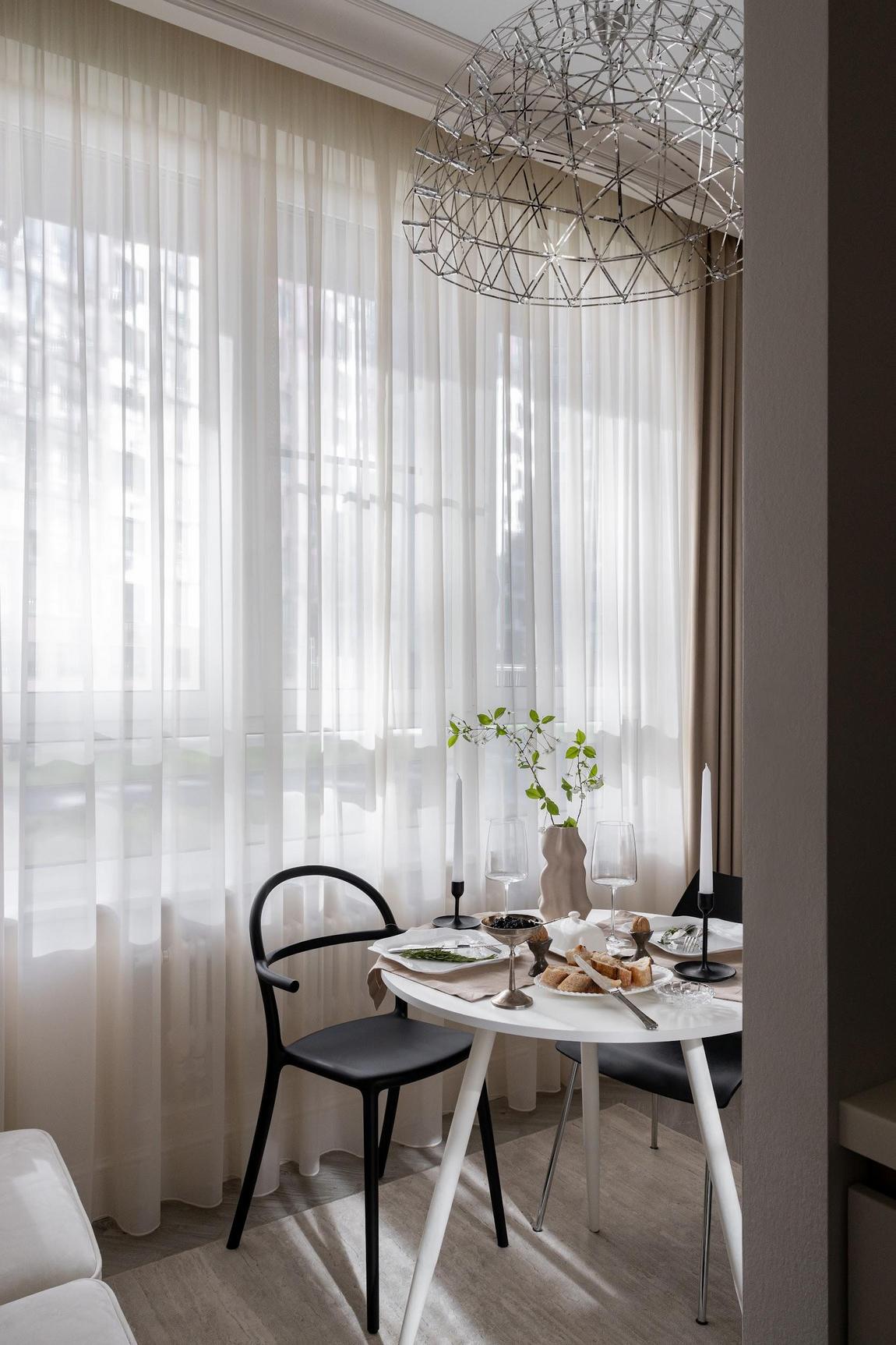 Nemcsak a berendezés ötletes, de a bájos franciás hangulat is szuper a mini lakásban Nemcsak a berendezés ötletes, de a bájos franciás hangulat is szuper a mini lakásban