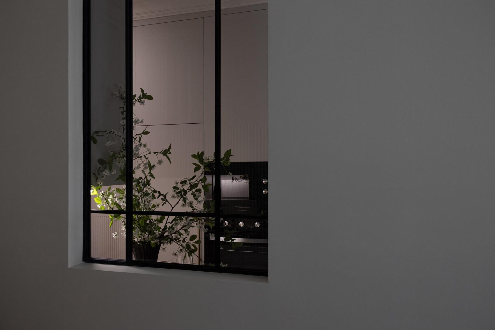 Nemcsak a berendezés ötletes, de a bájos franciás hangulat is szuper a mini lakásban Nemcsak a berendezés ötletes, de a bájos franciás hangulat is szuper a mini lakásban