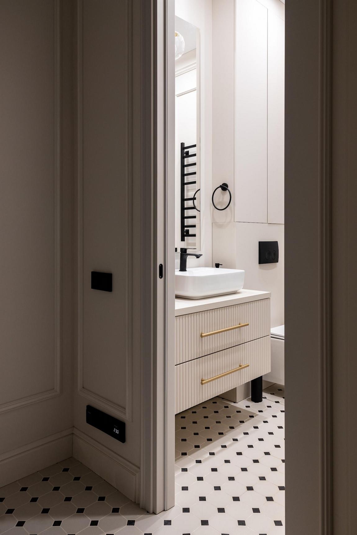 Nemcsak a berendezés ötletes, de a bájos franciás hangulat is szuper a mini lakásban Nemcsak a berendezés ötletes, de a bájos franciás hangulat is szuper a mini lakásban