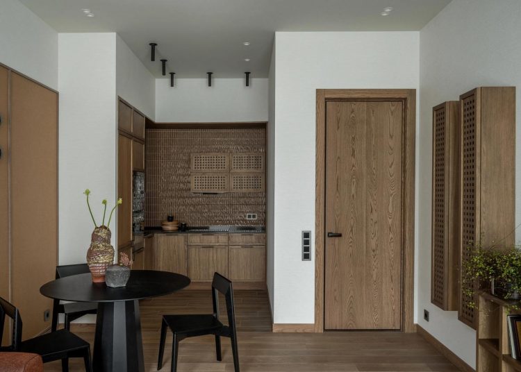 Stylist otthona vintage hangulattal - meleg színek, egyedi részletek, időtálló stílus