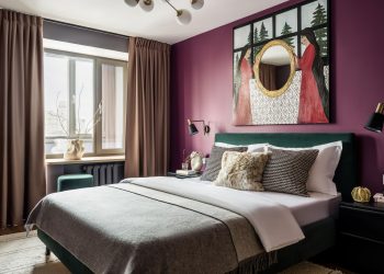 Ablak egy mesebeli világra: karakteres otthon smaragdzöld és borvörös színekkel