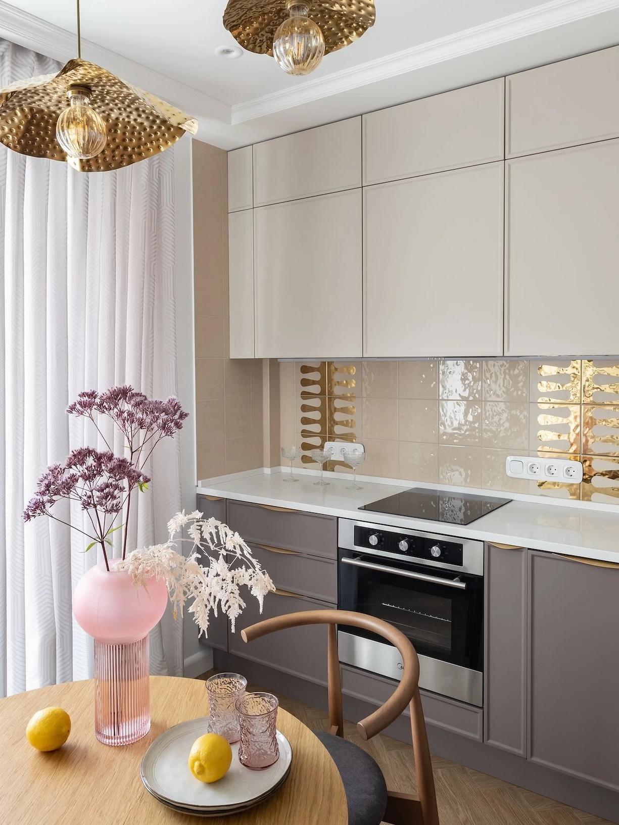 Bátor választások! Egyedi és színes egyszobás lakás 40m2-en, fiatal nő otthona Bátor választások! Egyedi és színes egyszobás lakás 40m2-en, fiatal nő otthona