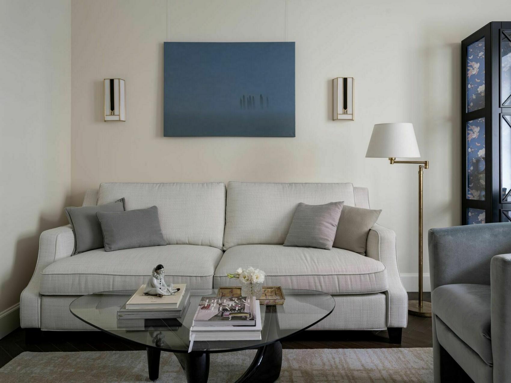 Belvárosi nyugalom: középkorú nő kétszobás lakása, ahol a francia stílus találkozik a funkcionalitással