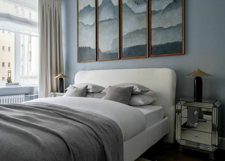 Belvárosi nyugalom: középkorú nő kétszobás lakása, ahol a francia stílus találkozik a funkcionalitással