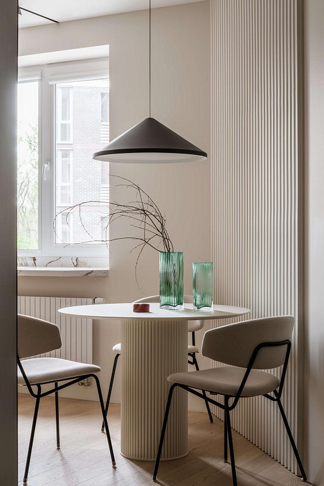 Család új építésű lakása szabálytalan alaprajzzal - letisztult, elegáns enteriőr Család új építésű lakása szabálytalan alaprajzzal - letisztult, elegáns enteriőr