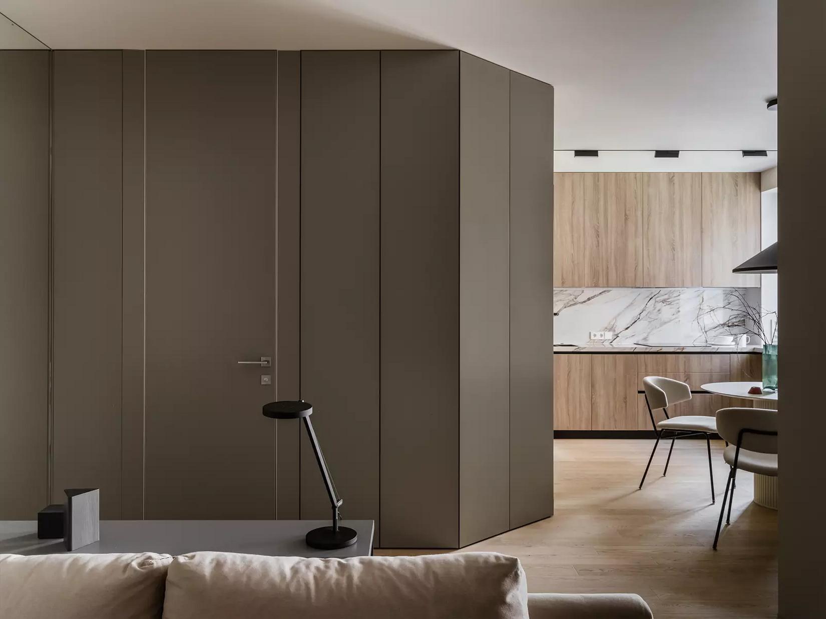 Család új építésű lakása szabálytalan alaprajzzal - letisztult, elegáns enteriőr Család új építésű lakása szabálytalan alaprajzzal - letisztult, elegáns enteriőr