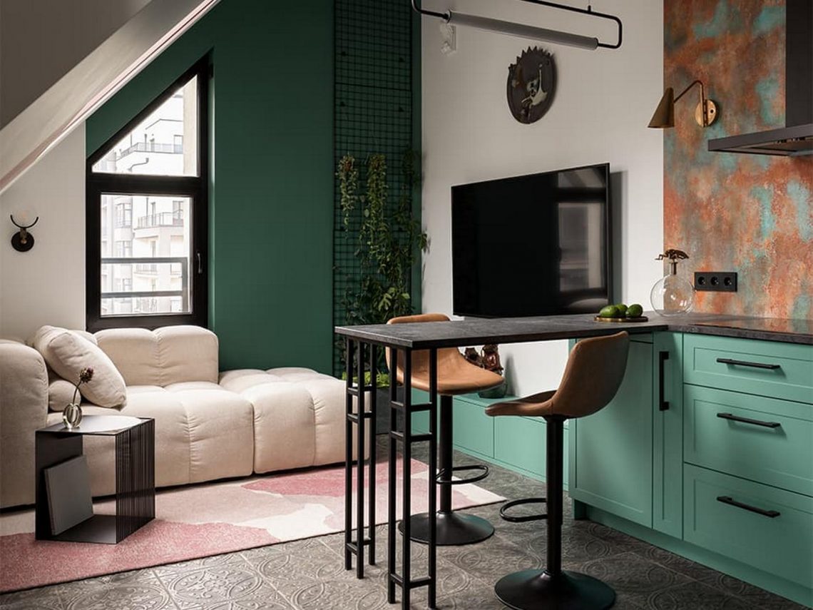 Eredeti, a lakó személyiségét tükröző berendezés, érdekes, hangulatos tér 45m2-en