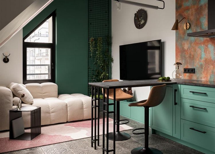 Eredeti, a lakó személyiségét tükröző berendezés, érdekes, hangulatos tér 45m2-en