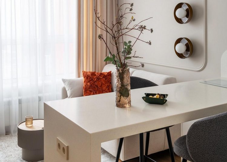 Átgondolt világítás, a tér ergonómiája, meleg színárnyalatok és változatos textúrák