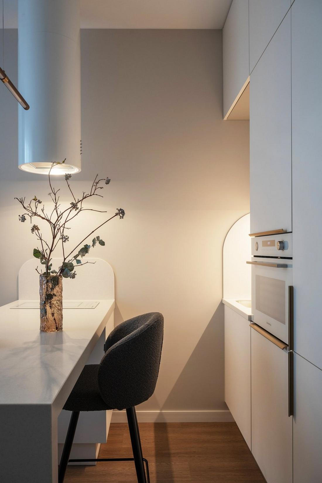 Átgondolt világítás, a tér ergonómiája, meleg színárnyalatok és változatos textúrák Átgondolt világítás, a tér ergonómiája, meleg színárnyalatok és változatos textúrák