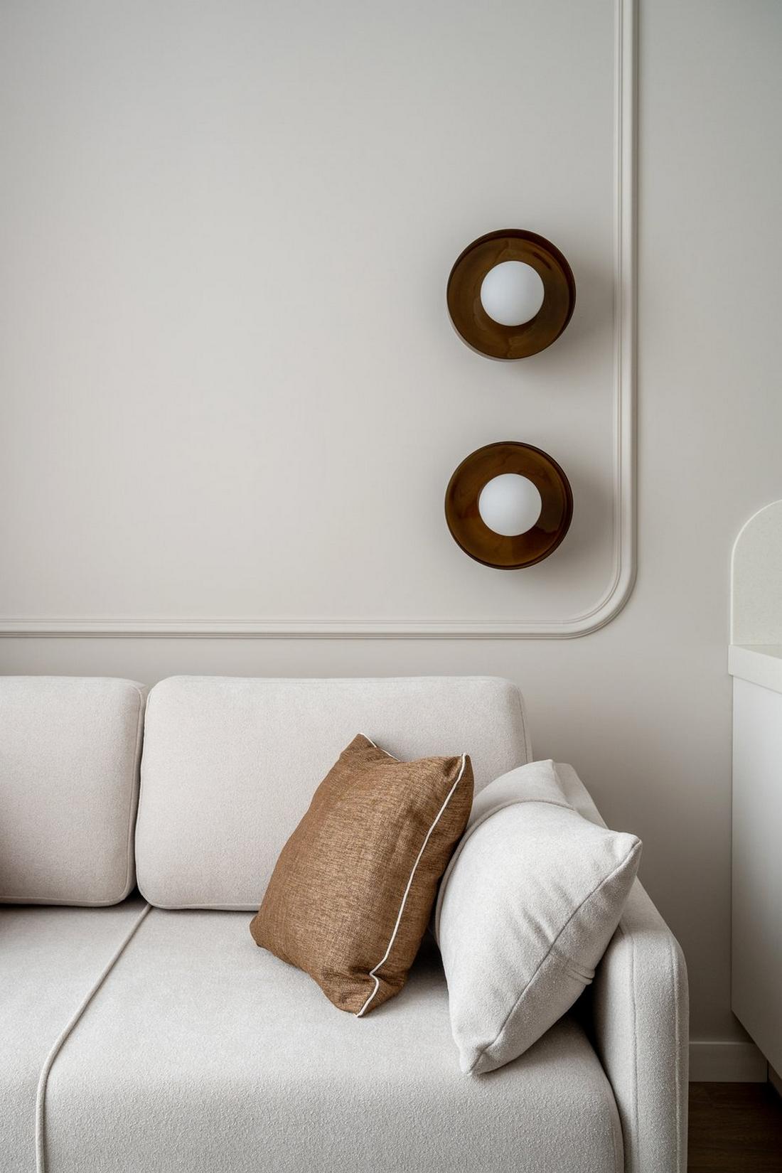 Átgondolt világítás, a tér ergonómiája, meleg színárnyalatok és változatos textúrák Átgondolt világítás, a tér ergonómiája, meleg színárnyalatok és változatos textúrák