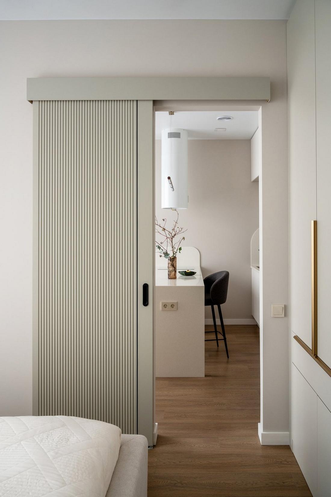 Átgondolt világítás, a tér ergonómiája, meleg színárnyalatok és változatos textúrák Átgondolt világítás, a tér ergonómiája, meleg színárnyalatok és változatos textúrák