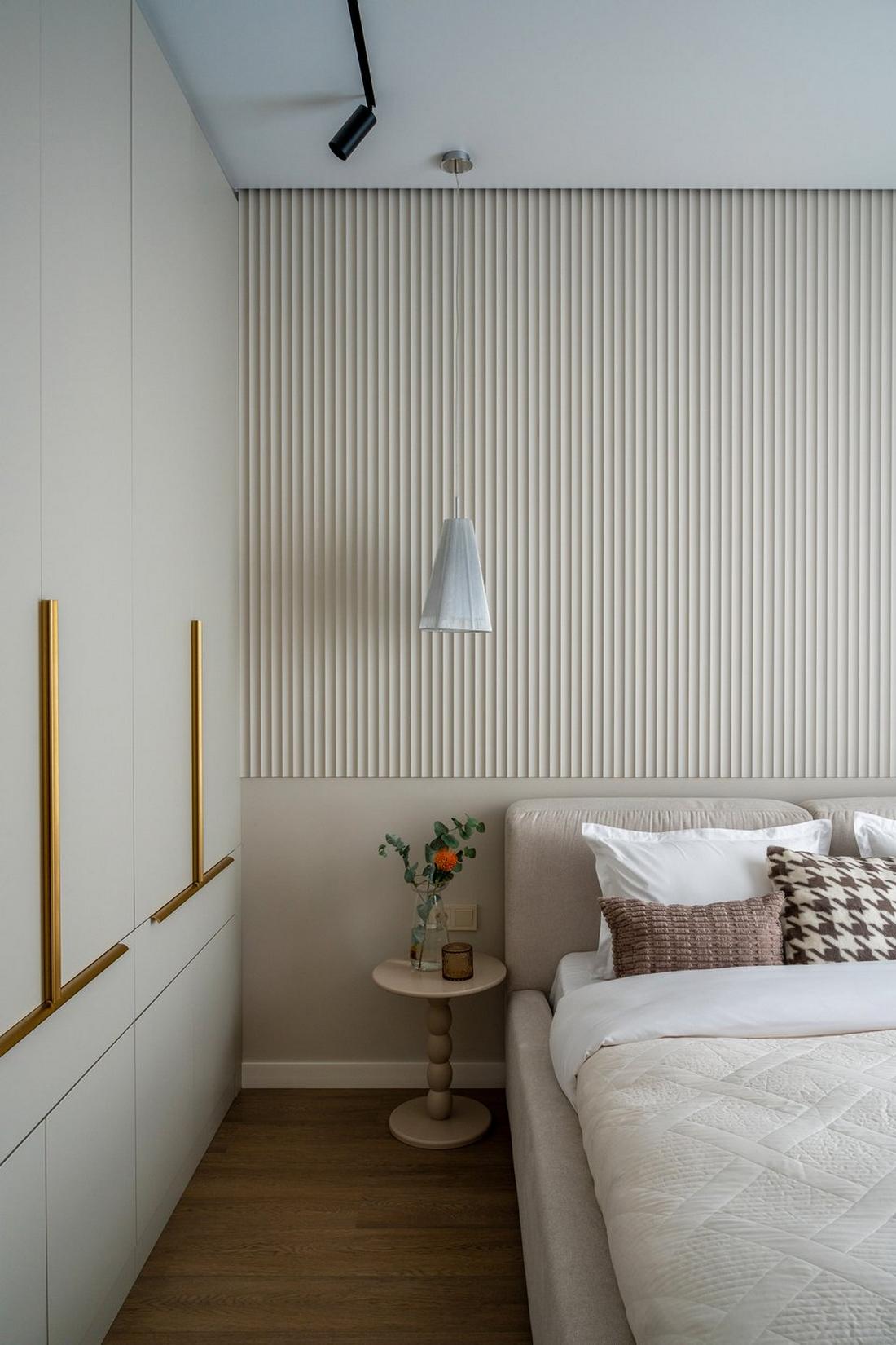 Átgondolt világítás, a tér ergonómiája, meleg színárnyalatok és változatos textúrák Átgondolt világítás, a tér ergonómiája, meleg színárnyalatok és változatos textúrák