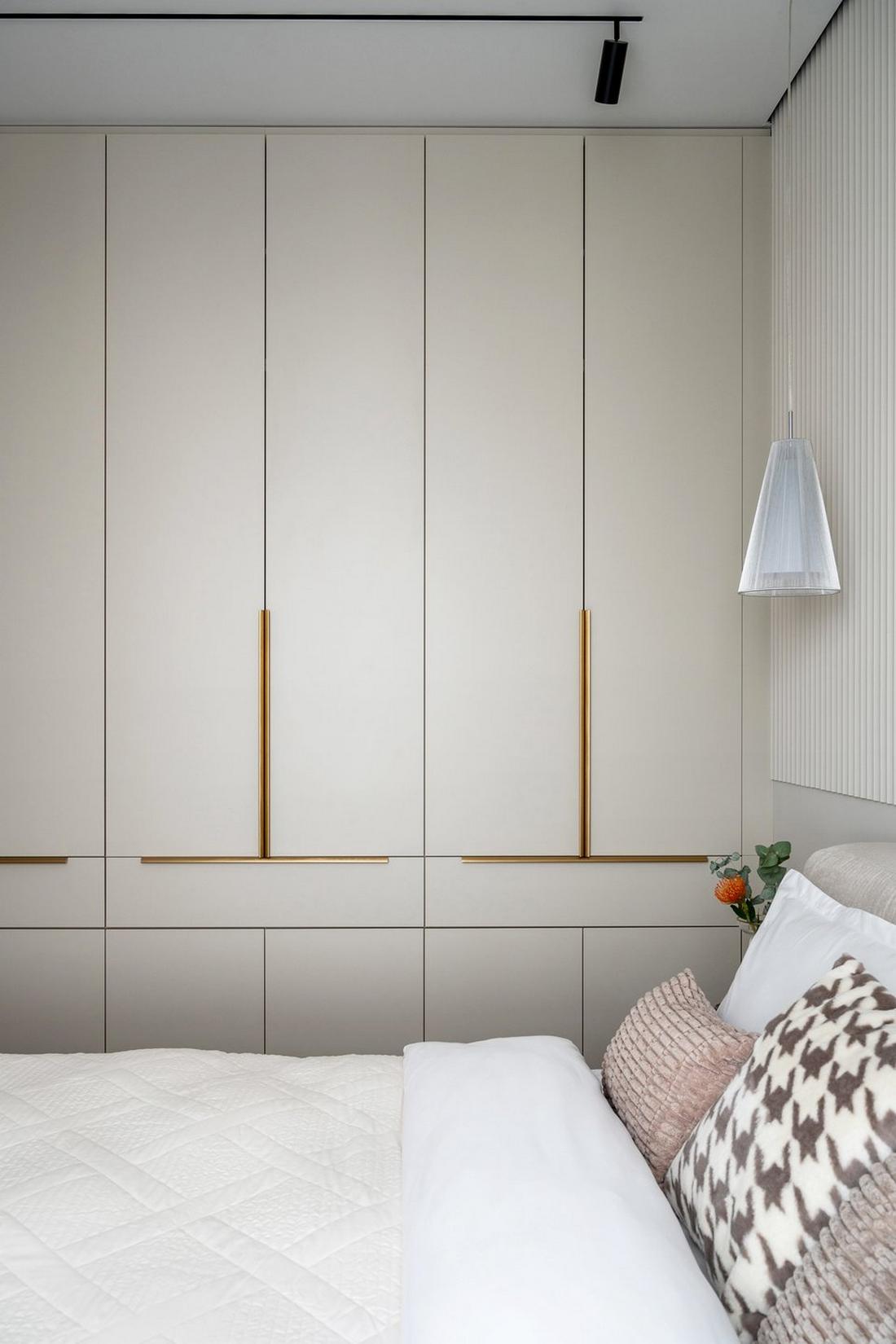 Átgondolt világítás, a tér ergonómiája, meleg színárnyalatok és változatos textúrák Átgondolt világítás, a tér ergonómiája, meleg színárnyalatok és változatos textúrák