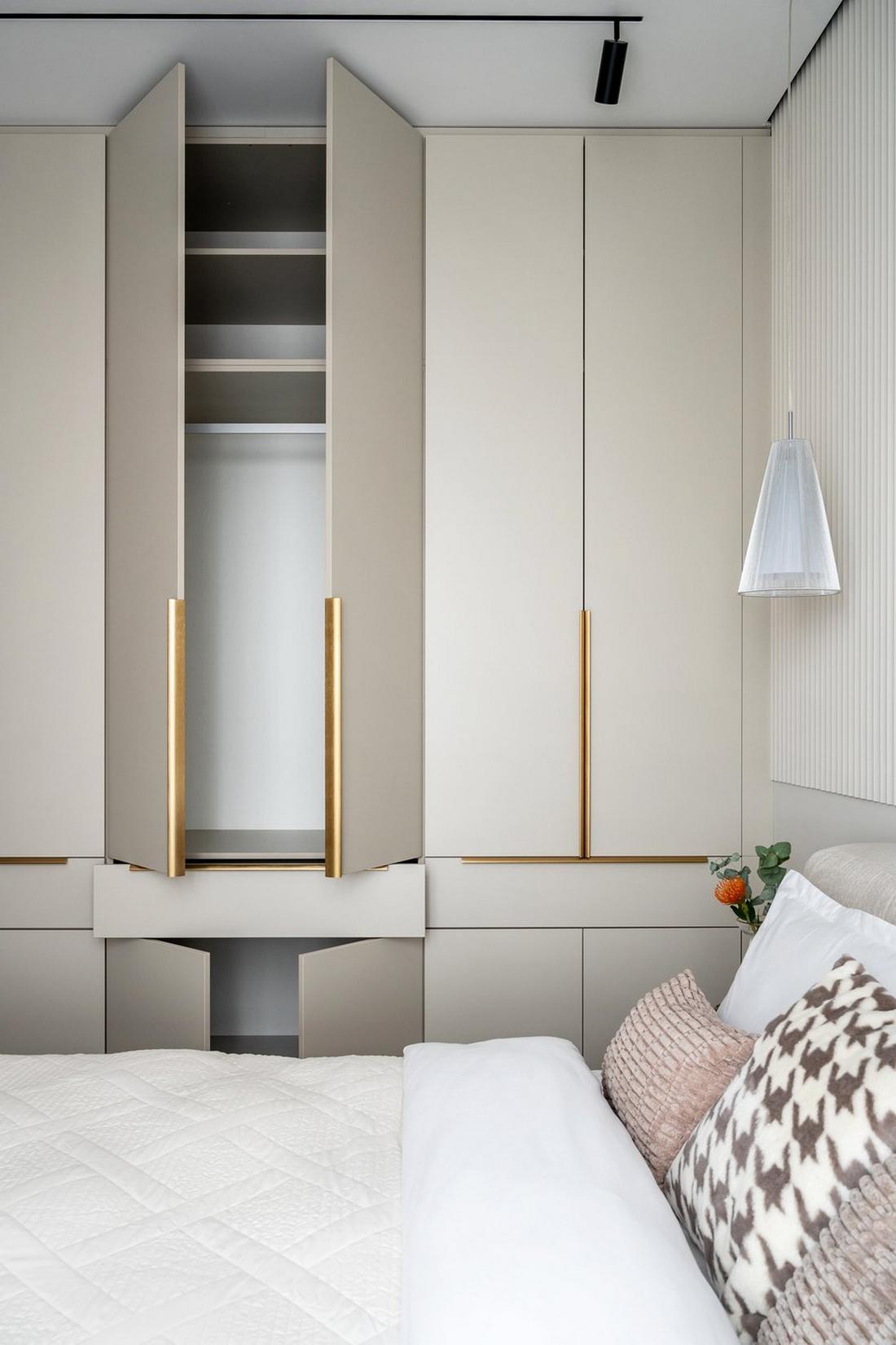 Átgondolt világítás, a tér ergonómiája, meleg színárnyalatok és változatos textúrák Átgondolt világítás, a tér ergonómiája, meleg színárnyalatok és változatos textúrák