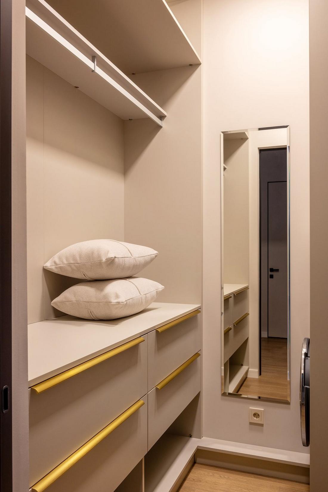 Átgondolt világítás, a tér ergonómiája, meleg színárnyalatok és változatos textúrák Átgondolt világítás, a tér ergonómiája, meleg színárnyalatok és változatos textúrák