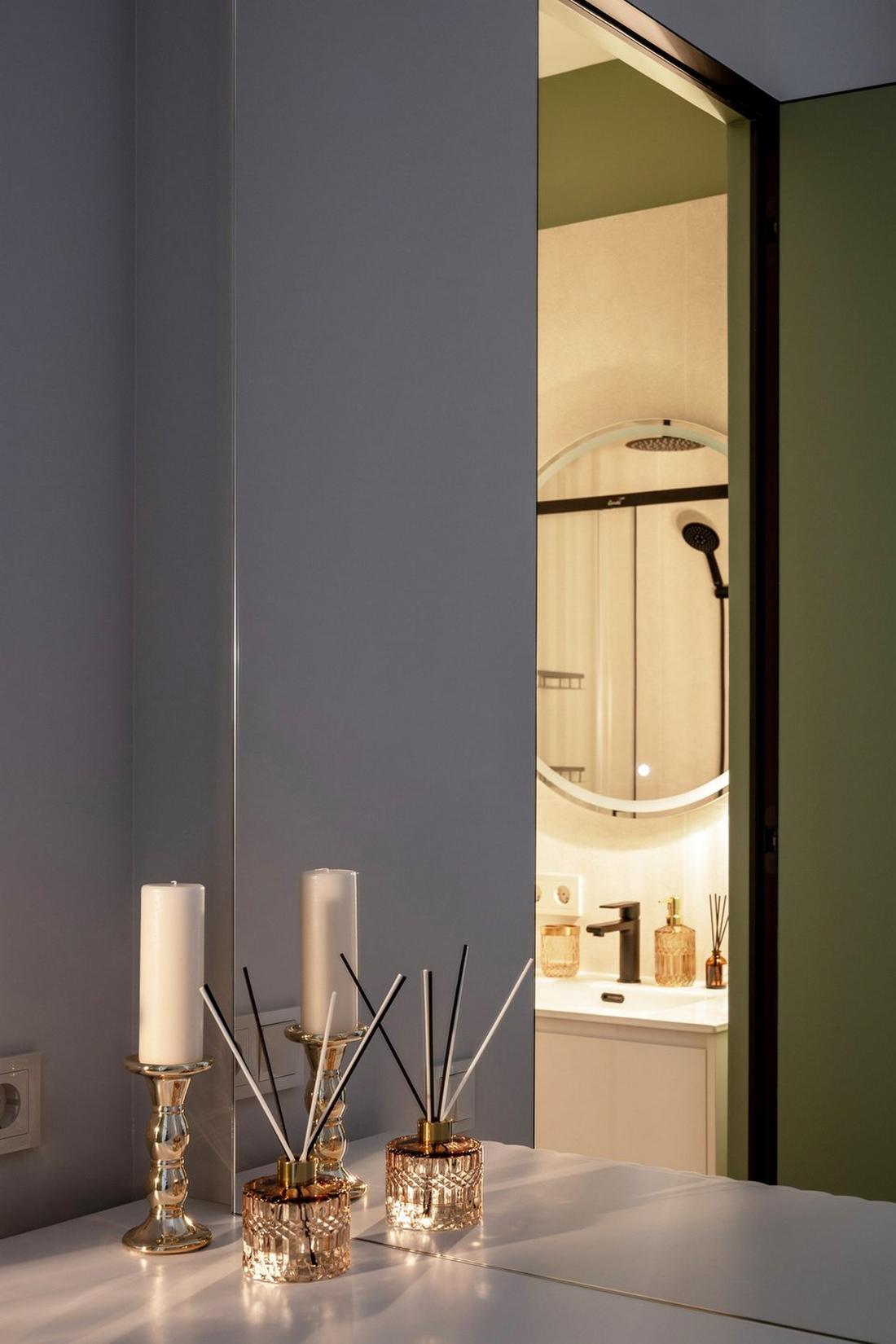 Átgondolt világítás, a tér ergonómiája, meleg színárnyalatok és változatos textúrák Átgondolt világítás, a tér ergonómiája, meleg színárnyalatok és változatos textúrák