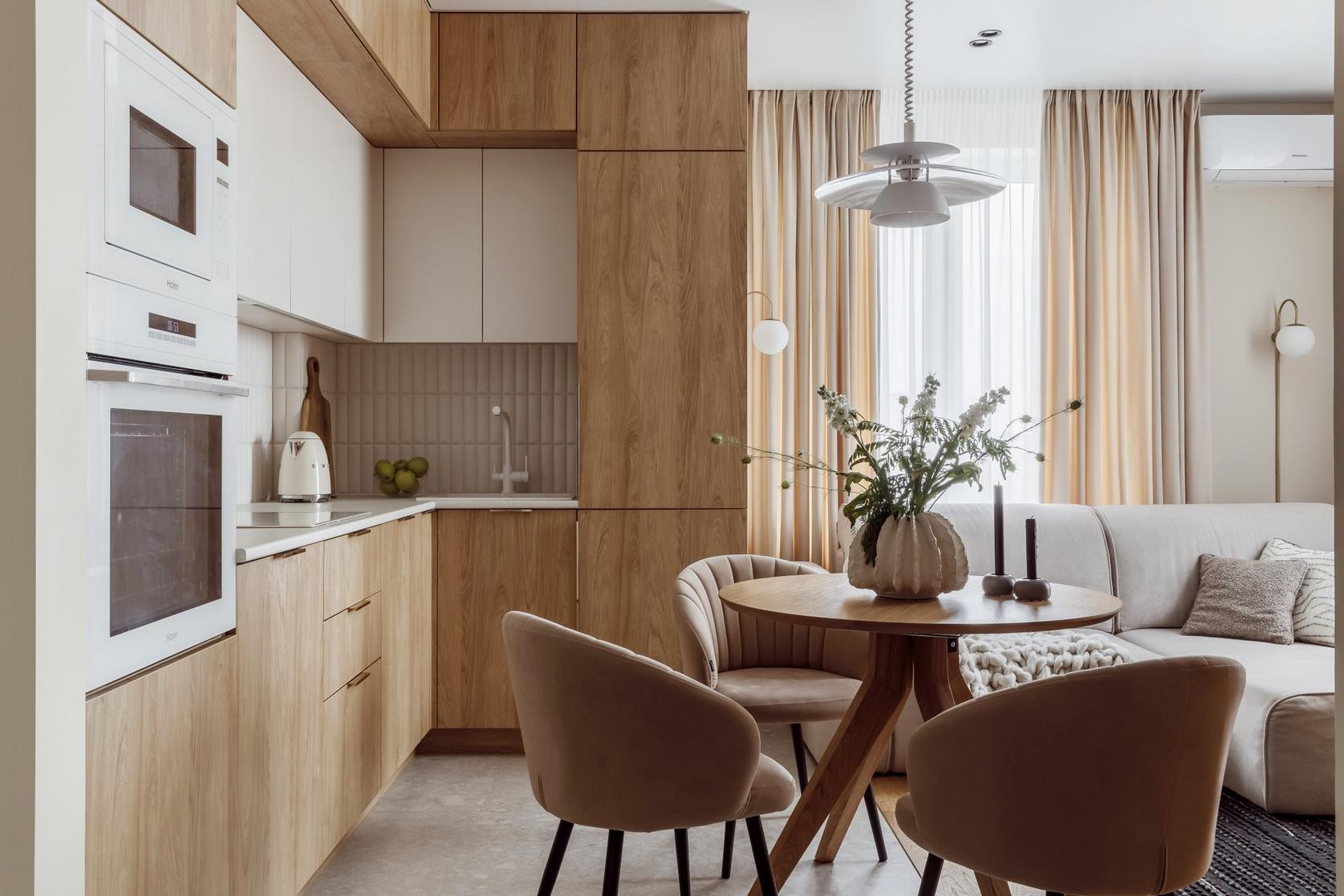 Fiatal házaspár első közös lakása: japandi stílus, finom, természetes színárnyalatok Fiatal házaspár első közös lakása: japandi stílus, finom, természetes színárnyalatok