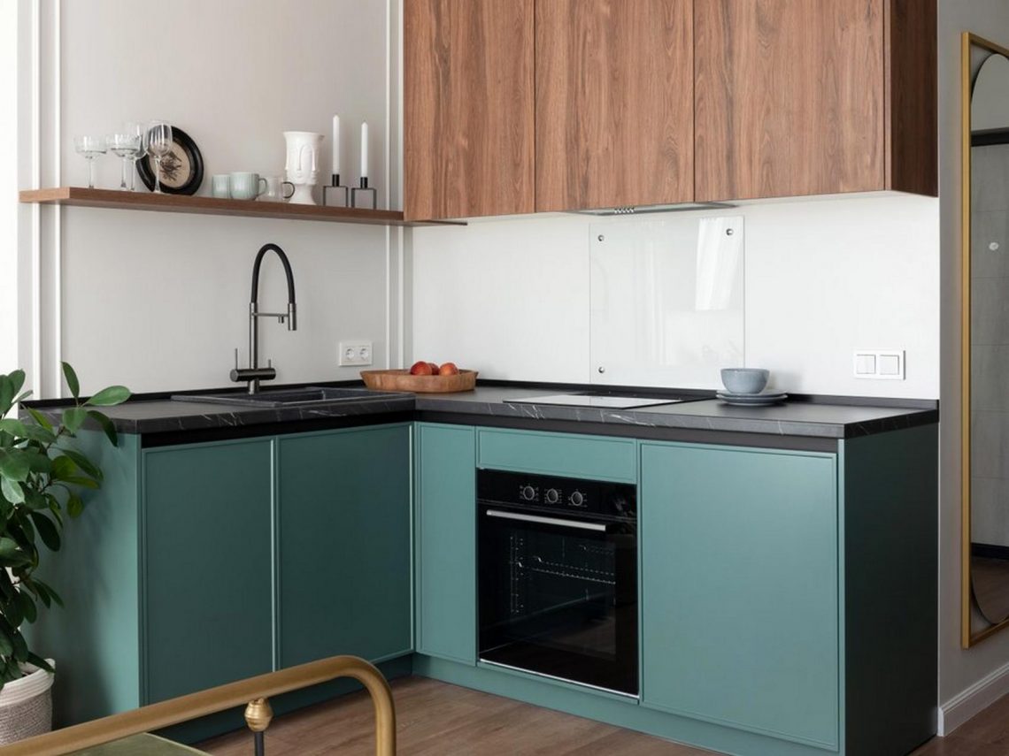 Franciás hangulat: karakteres berendezés egyszerű megoldásokkal 30m2-en