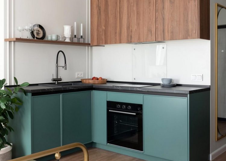 Franciás hangulat: karakteres berendezés egyszerű megoldásokkal 30m2-en